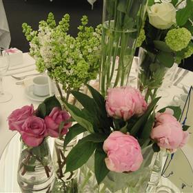 fwthumbHotchpotch vases on a mirror table centre.jpg